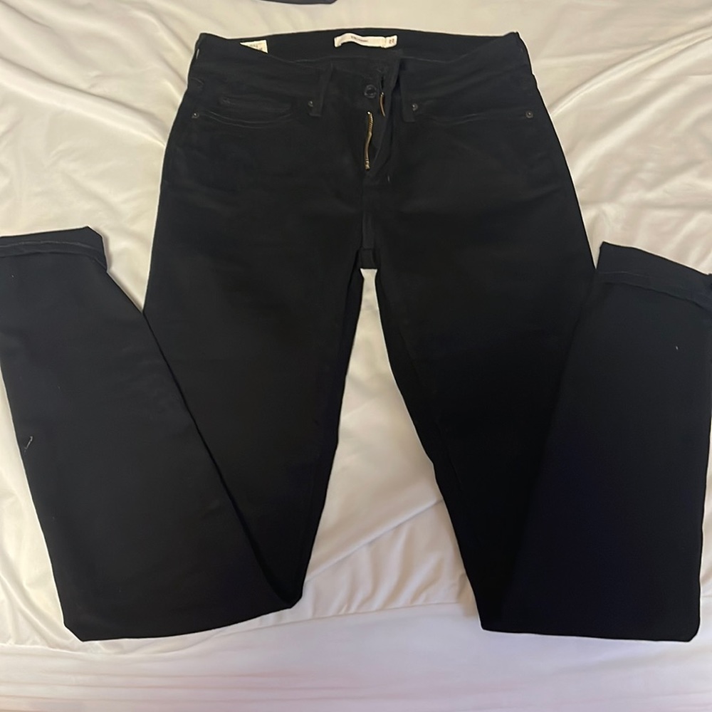 NWOT Levi black jeans